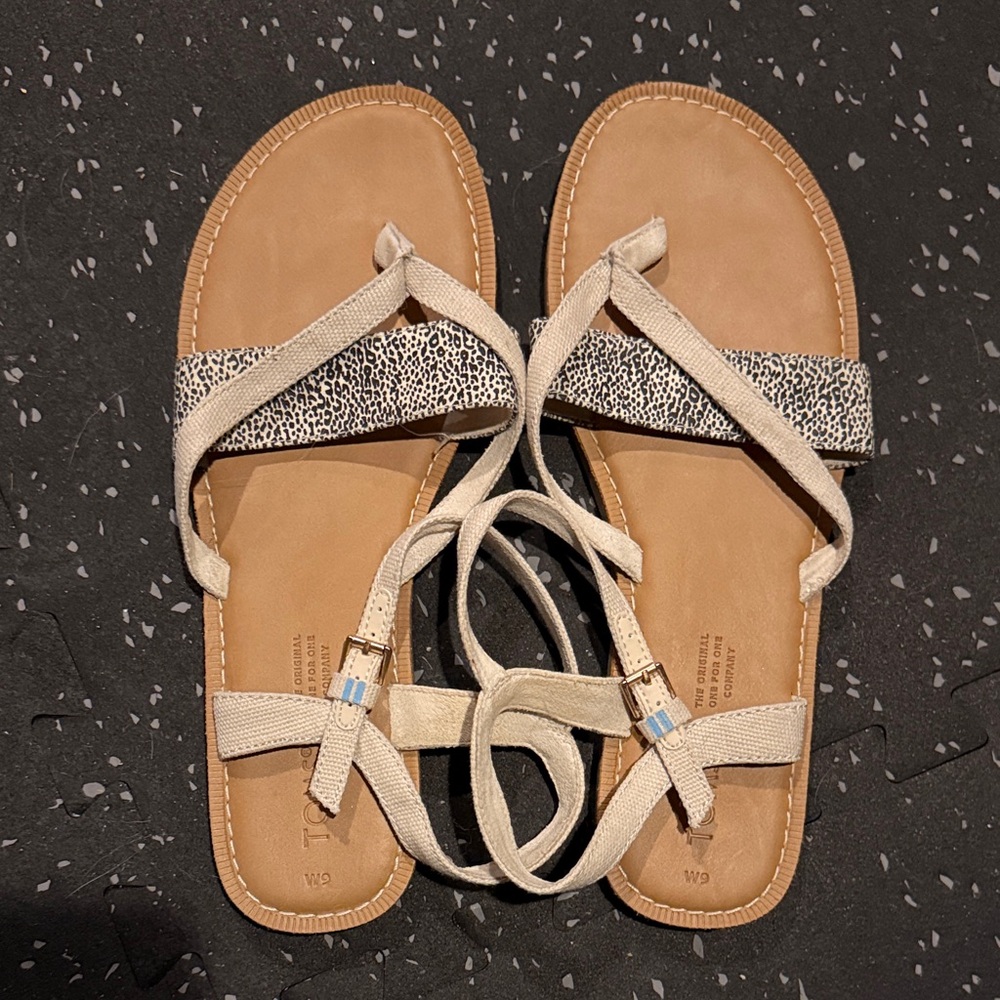 Toms Women's Sandals in Cream and Black